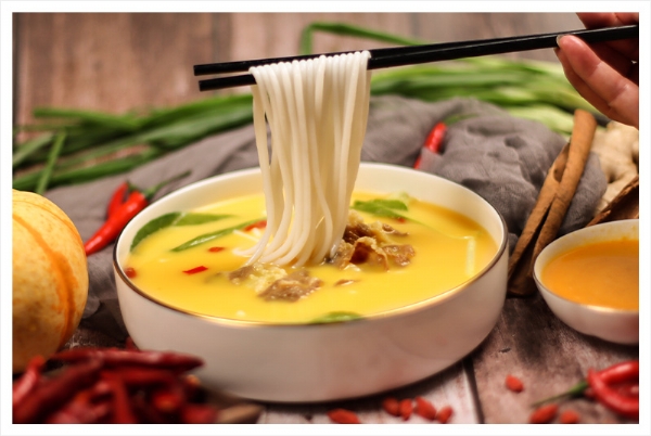 康德主要生產(chǎn)經(jīng)營(yíng)高湯、高湯調(diào)味料、番茄調(diào)味醬、麻辣調(diào)味醬、豬肉調(diào)味醬等調(diào)味料