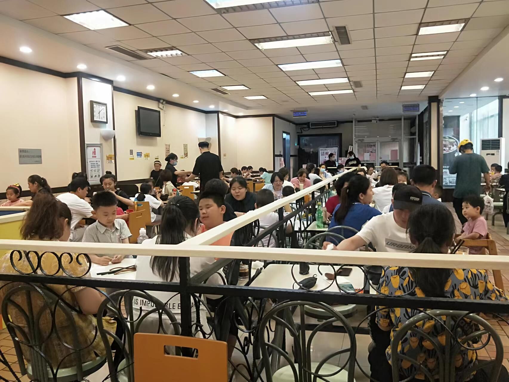 公司擁有強大的研發(fā)中心， 配有專業(yè)研發(fā)工程師，研發(fā)中心擁有完備的人才結(jié)構(gòu)，并本著企業(yè)標準高于國家標準的原則，為公司產(chǎn)品、客戶定制產(chǎn)品的研發(fā)保駕護航。產(chǎn)品質(zhì)咨詢線：0537-3630366