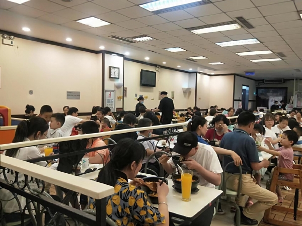 康德專注于食品調(diào)味料已十八年有余，一直注重出品的安全、穩(wěn)定，強調(diào)給商家?guī)韽N師便捷,出品穩(wěn)定，減少能耗，安全有保障！歡迎有意合作老板質(zhì)詢來工廠考察！